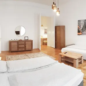 https://janoss-cozy-flat-at-dob-st-jewish-quarter.inbudapesthotels.com