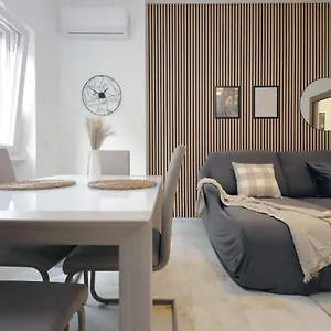 Modern Large In Apartament Rzym
